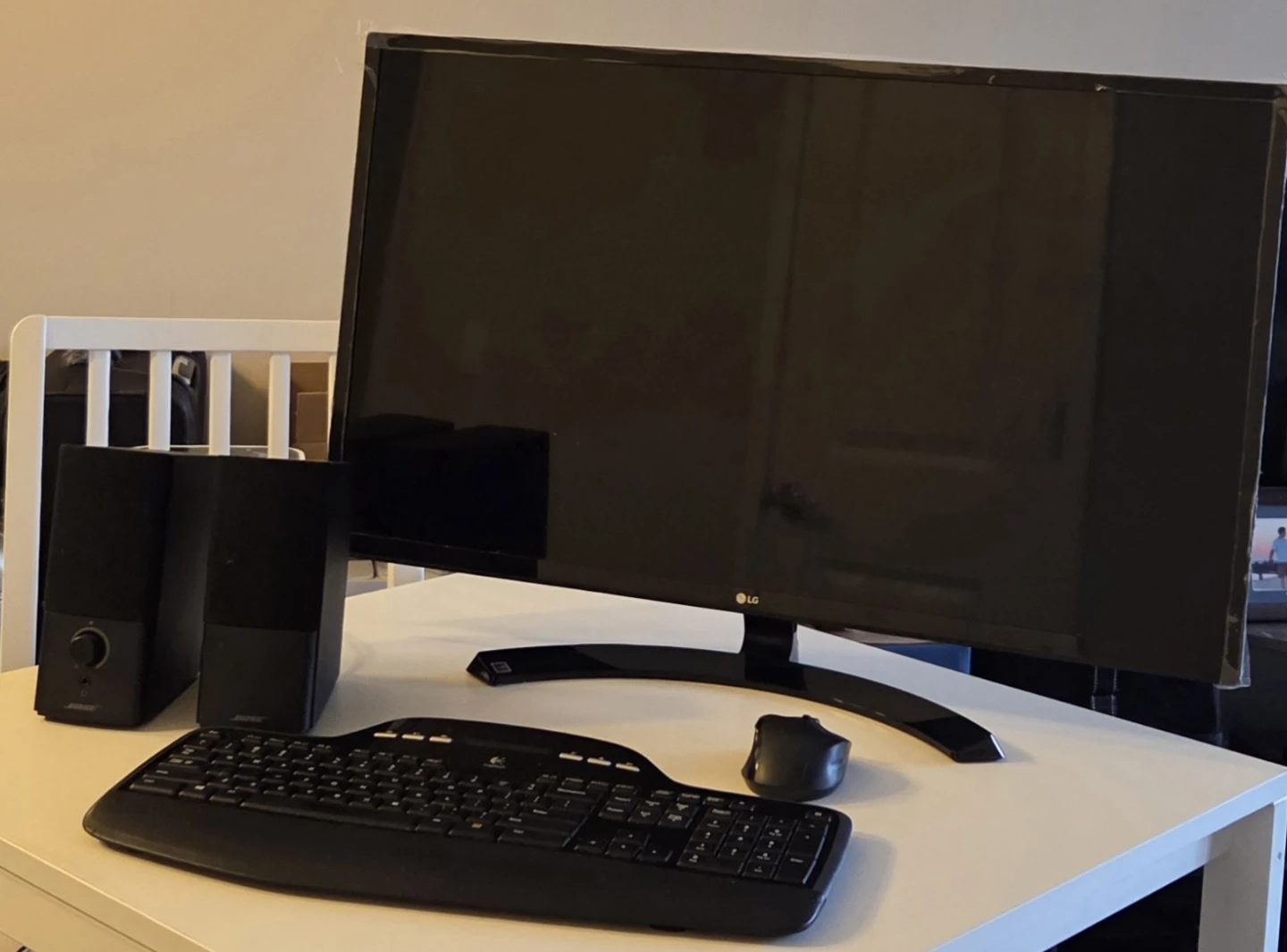 LG 32in Monitor with Bose Speakers and Logitech Keyboard/Mouse - photo 2