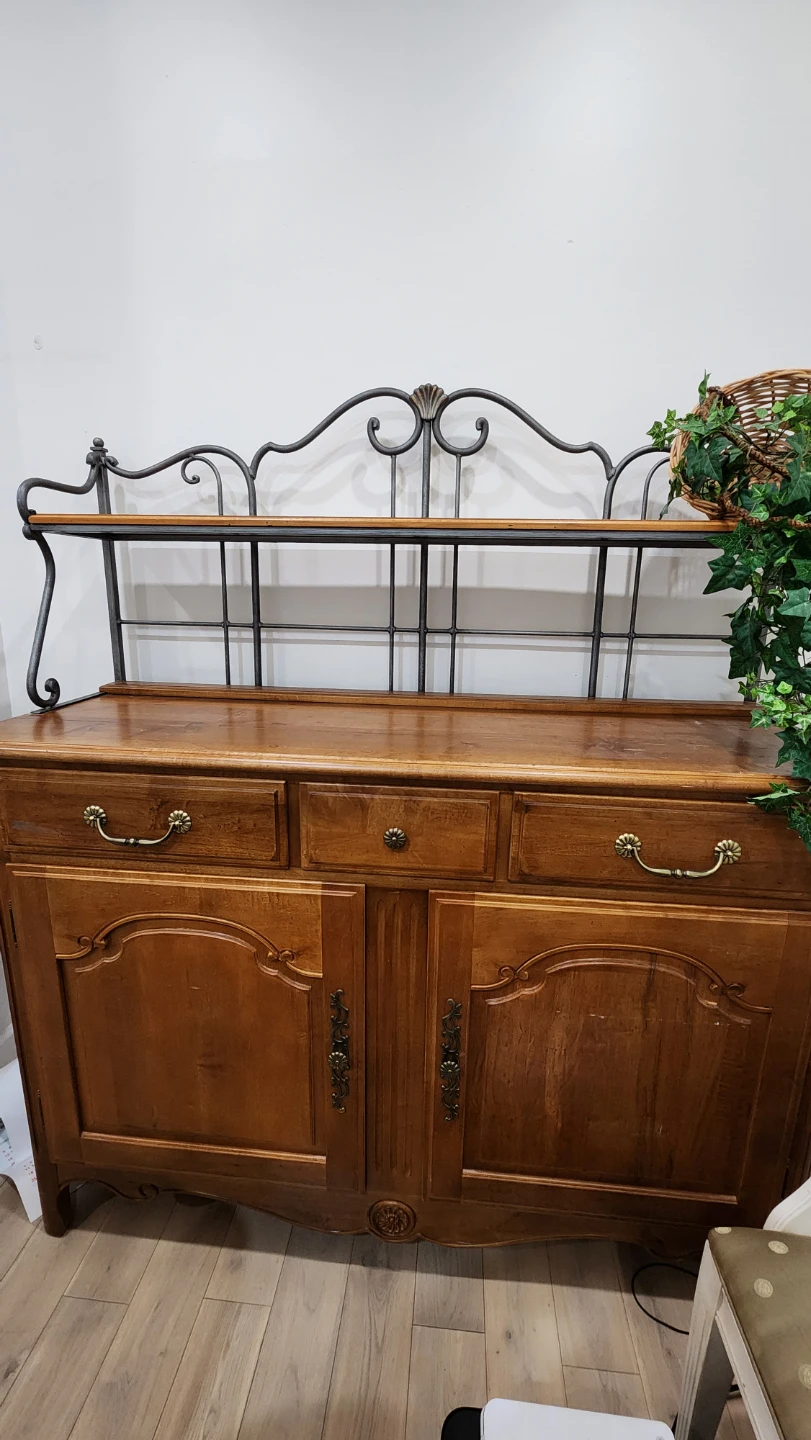 (Solid Wood)Ethan Allen Sideboard Buffet with Metal Detailing