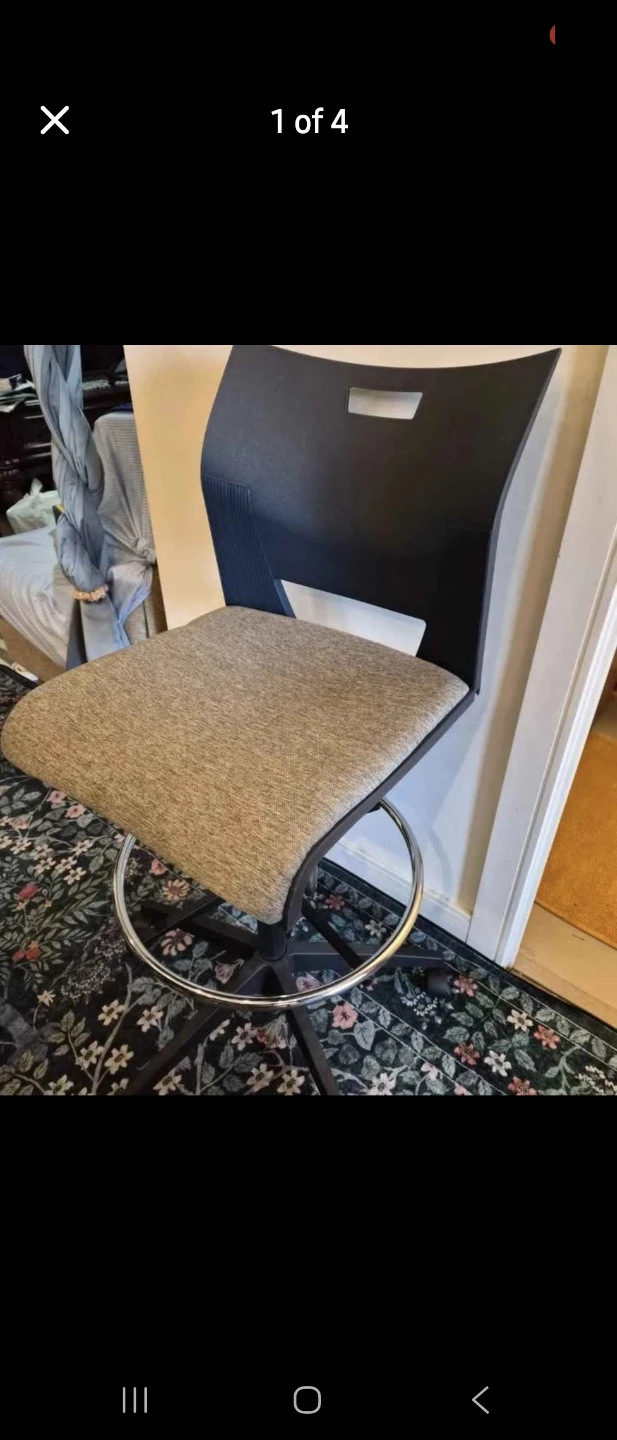 FREE 2 STOOLS ! FREE 2 !