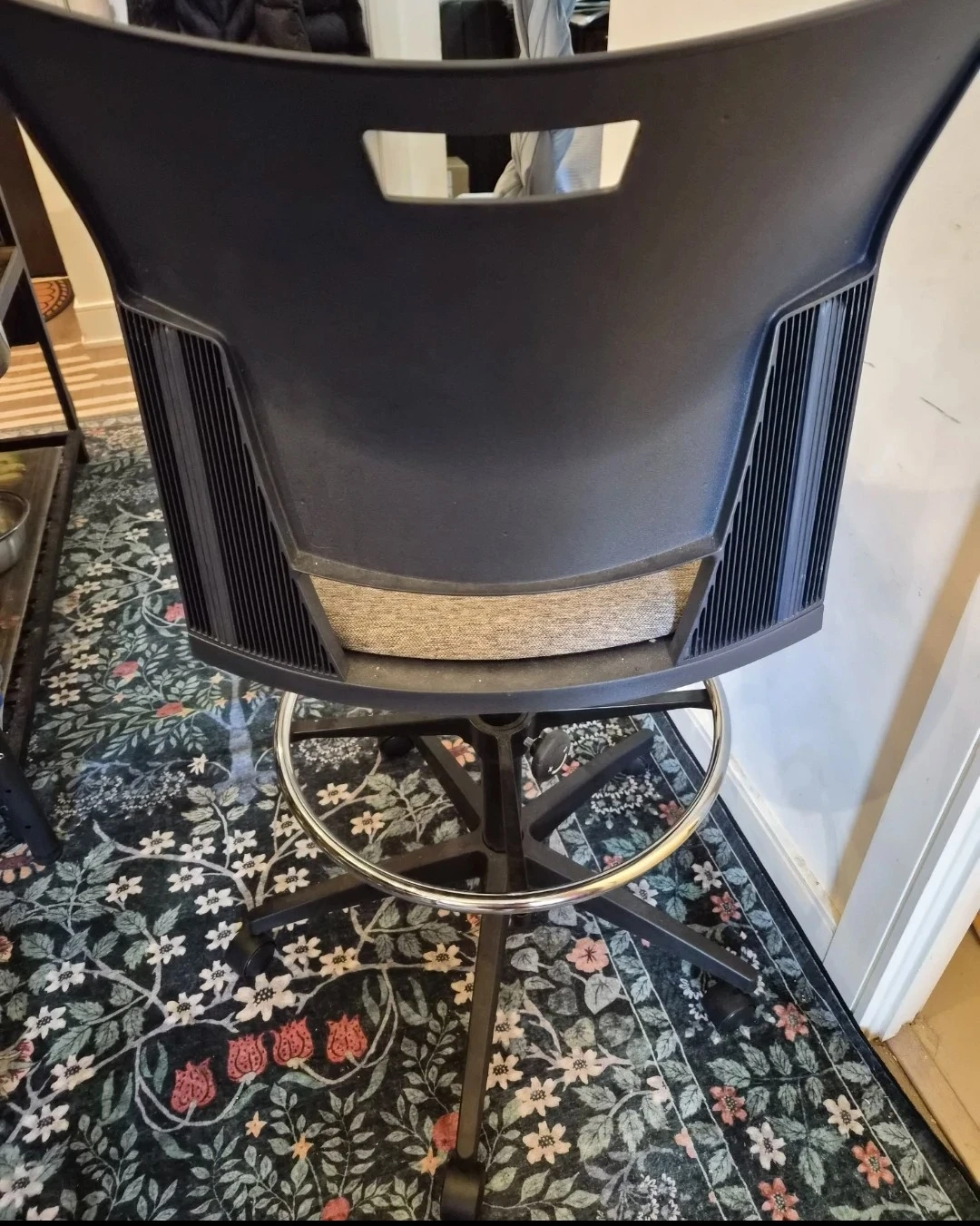 FREE 2 STOOLS ! FREE 2 ! - photo 3
