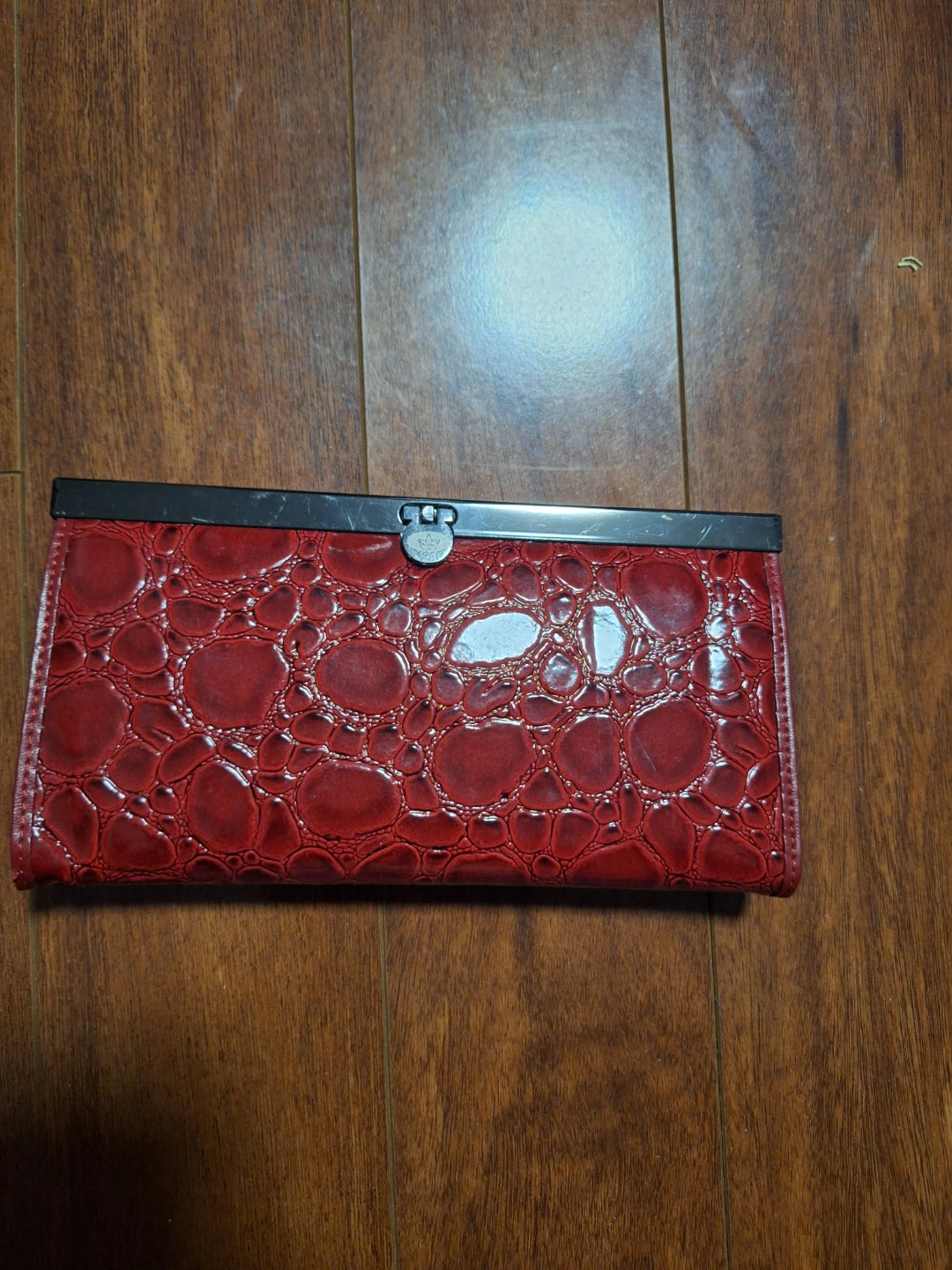 Red Crocodile-Embossed Clutch Wallet