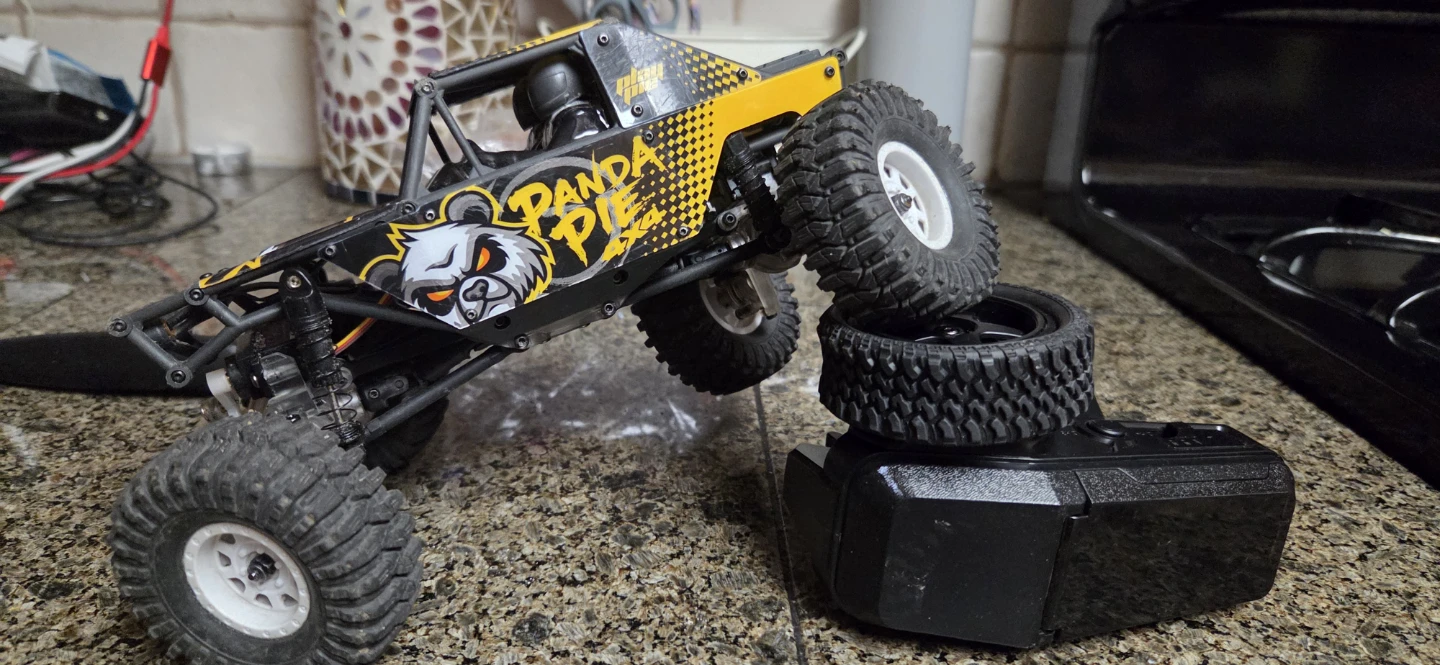 RC 4 wheel steer Rock Crawler Truck "Panda Pie" 1/24 scale - photo 2