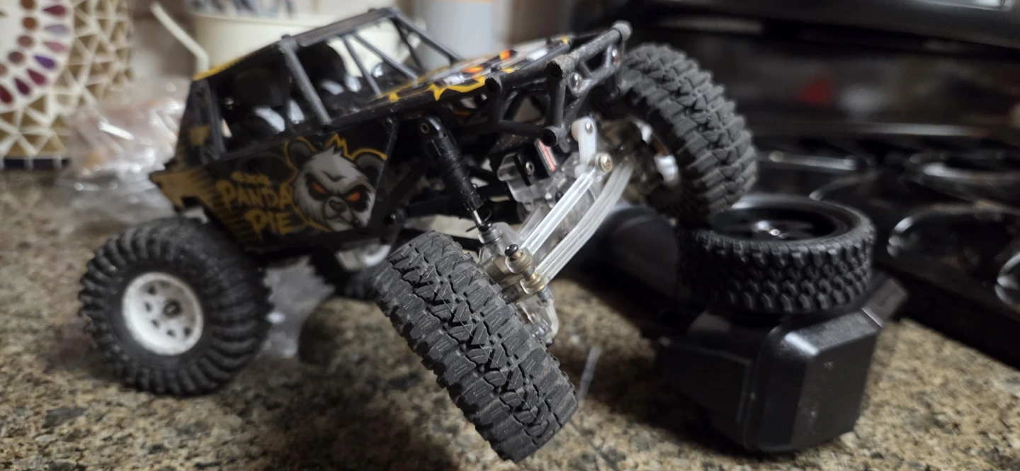 RC 4 wheel steer Rock Crawler Truck "Panda Pie" 1/24 scale - photo 4