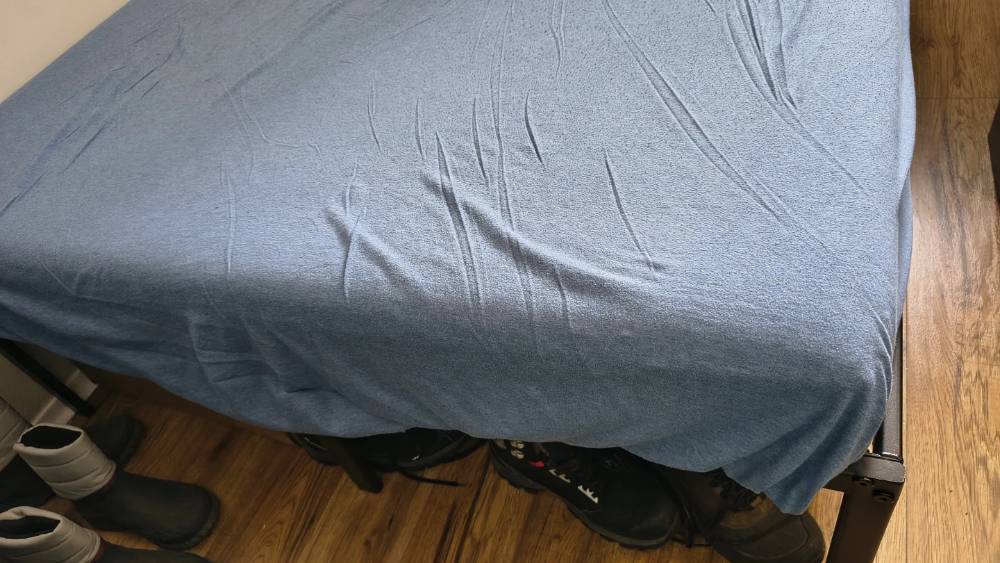 Full Size Bed and Mattress, comforter and pillows included - photo 5