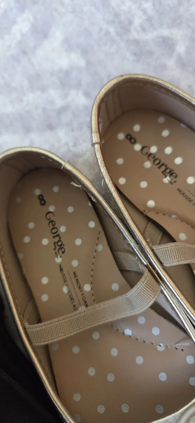 4 Pairs of Shoes 🧡 - photo 3