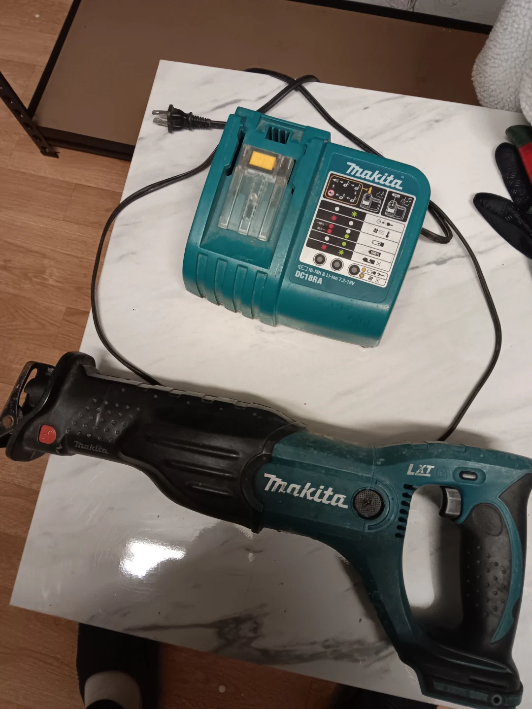 Makita Reciprocating Saw & Charger - photo 2