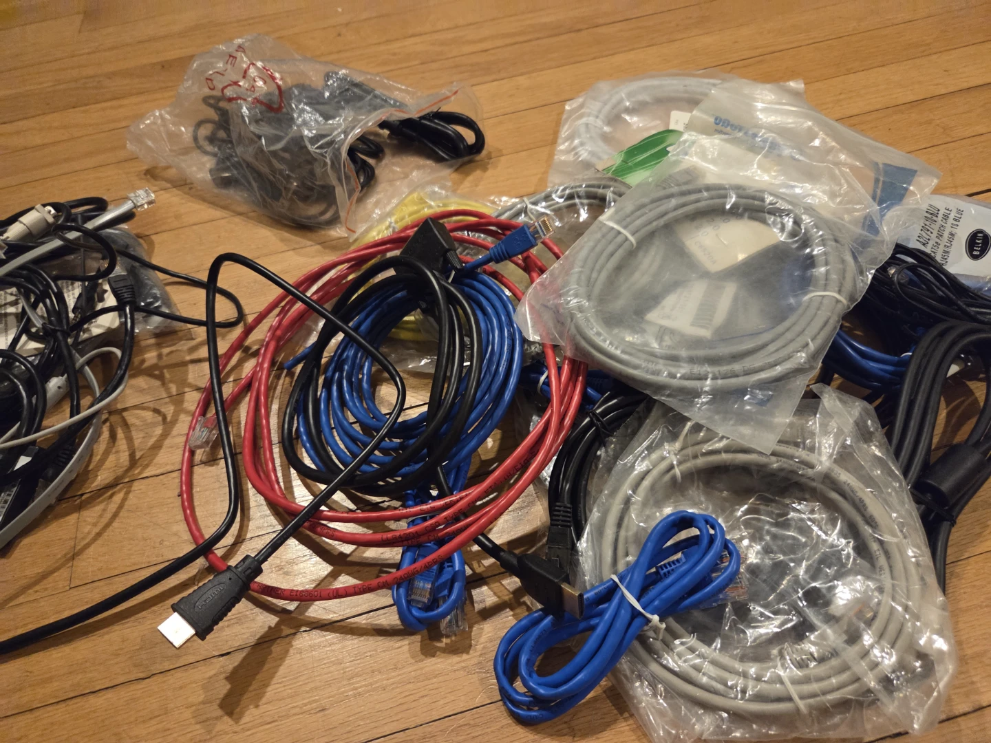 MIX OF MEDIA CABLES