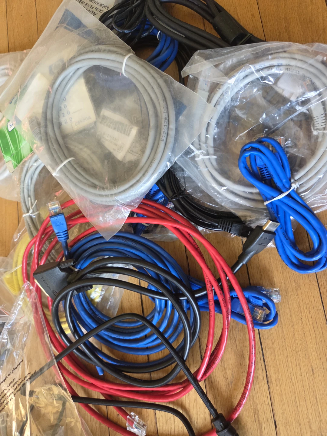 MIX OF MEDIA CABLES - photo 2