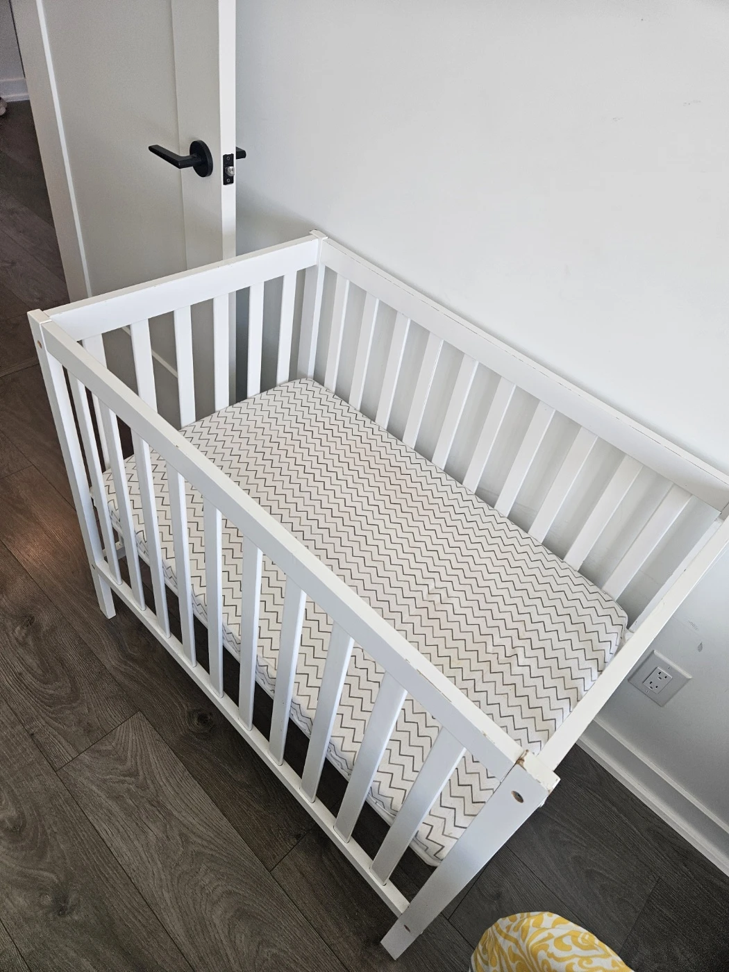 White Baby Crib - photo 3