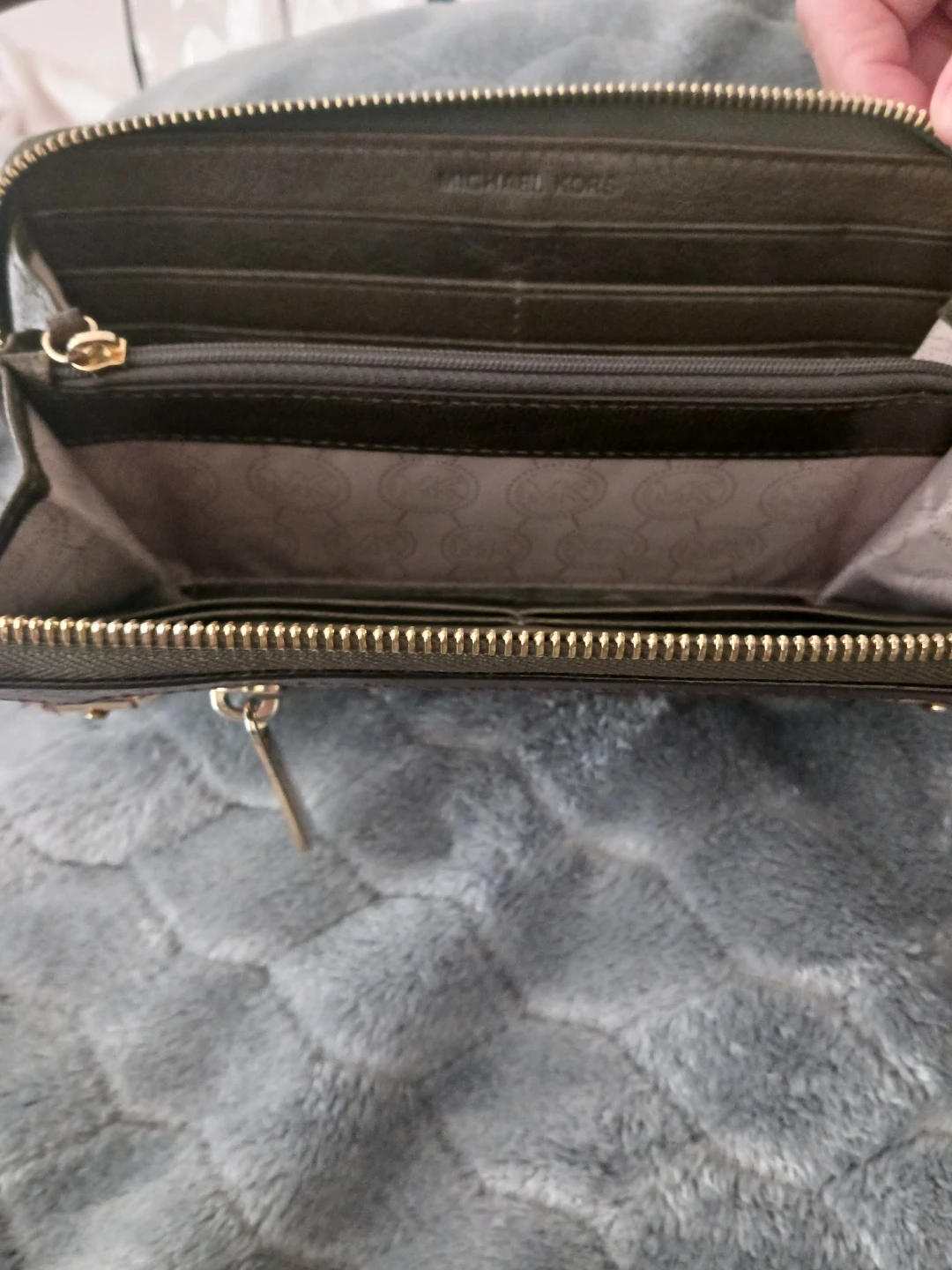Michael Kors Zip Around Wallet - photo 2