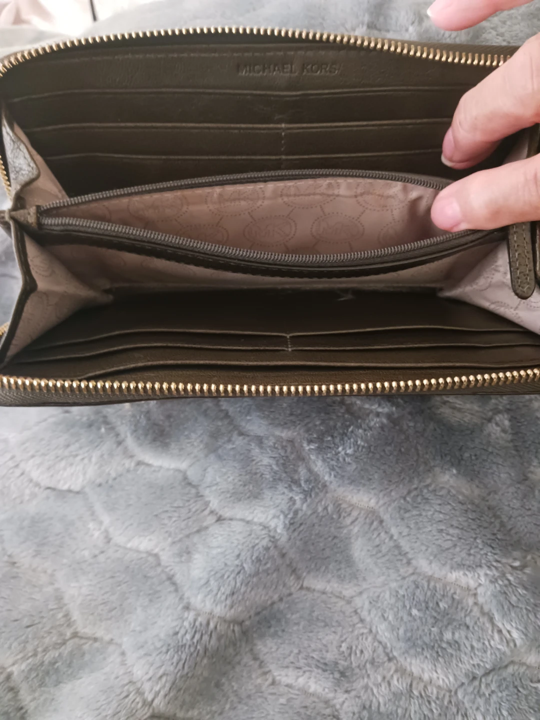 Michael Kors Zip Around Wallet - photo 3