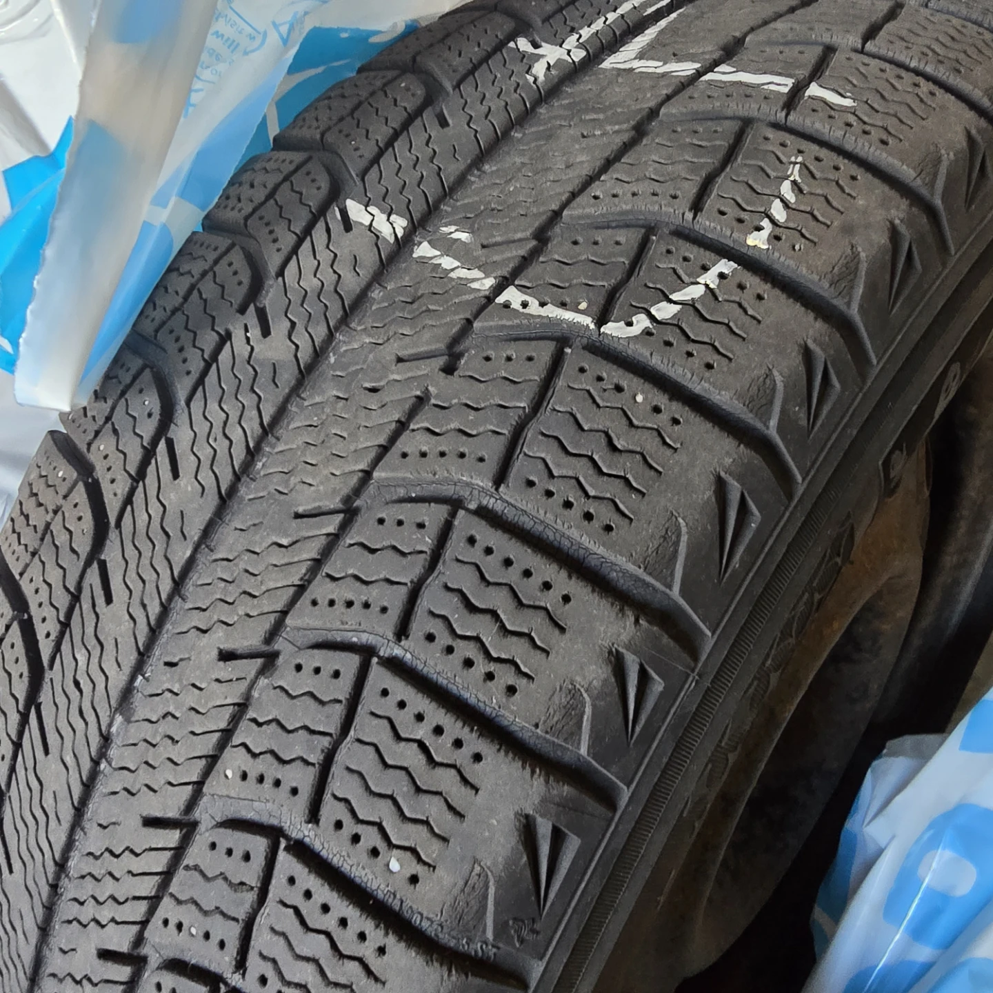Michelin X‑Ice Winter Tires on Rims – 185/65R14 - photo 4