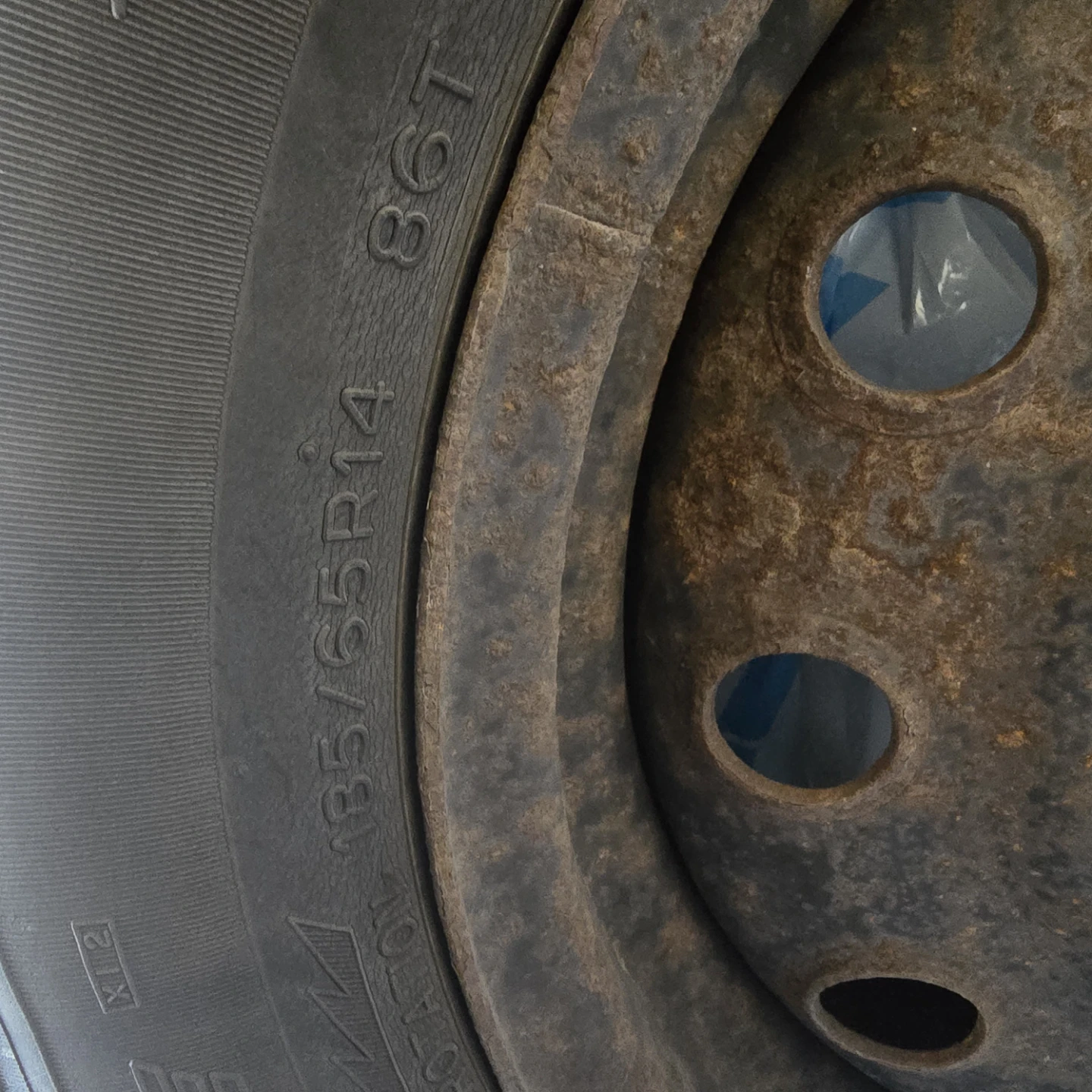 Michelin X‑Ice Winter Tires on Rims – 185/65R14 - photo 5