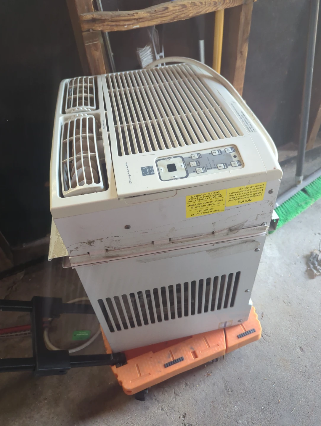 Frigidaire Window Air Conditioner - photo 2