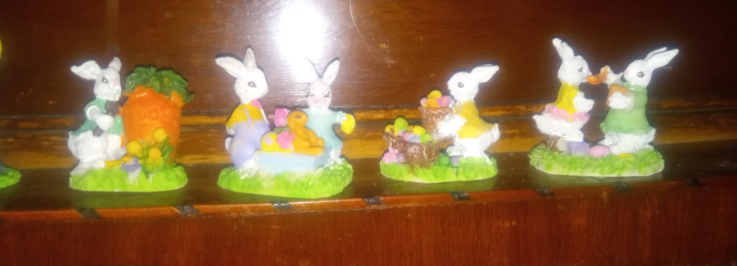 Easter Bunny 8 Figurines Collection - photo 4
