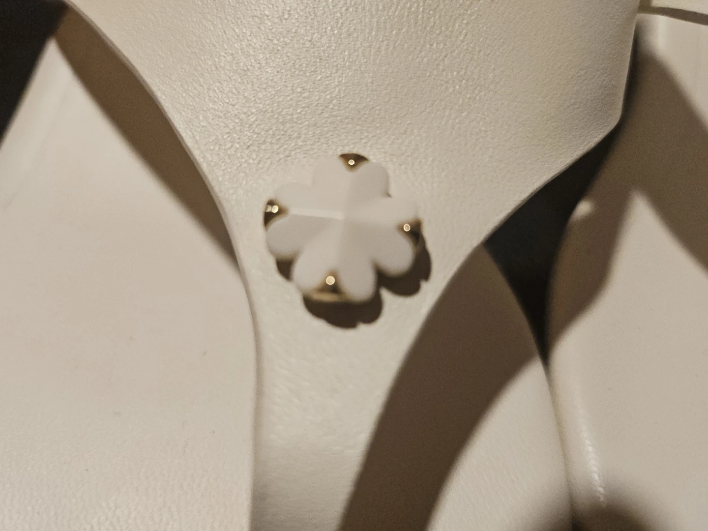 Kate Spade New York White Thong Sandals with Flower Accent - photo 4