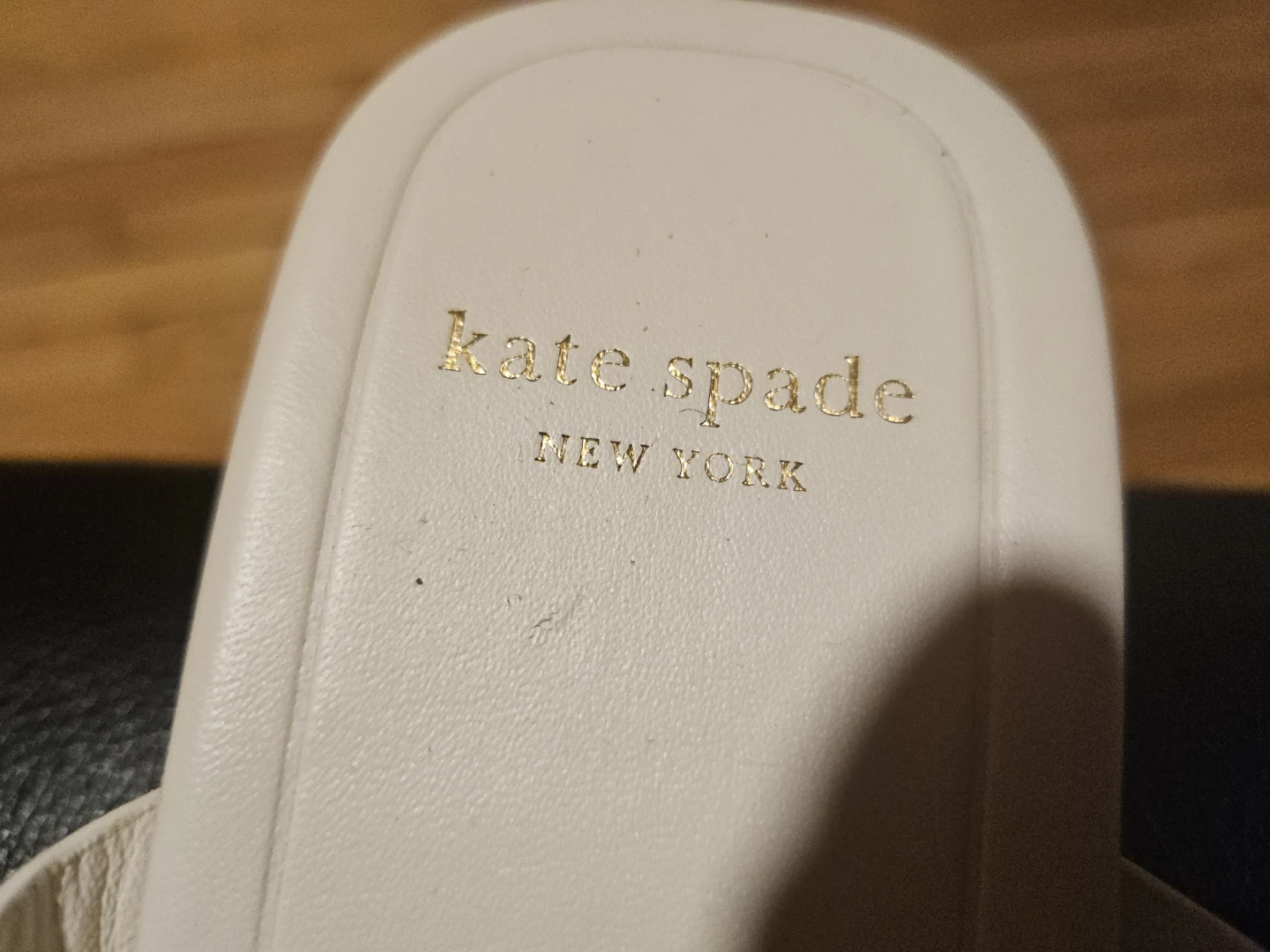 Kate Spade New York White Thong Sandals with Flower Accent - photo 5