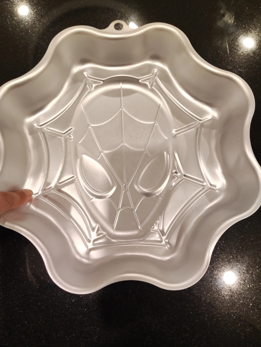Spiderman Face Cake Pan - photo 2