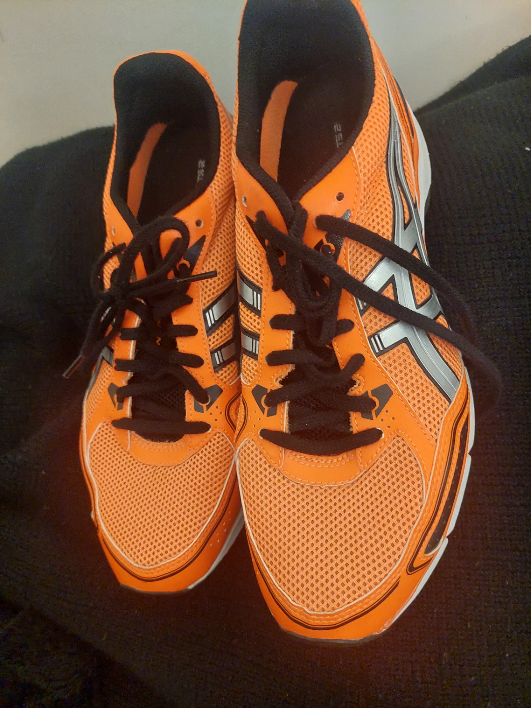 Mens Asics 8.5 Shoes
