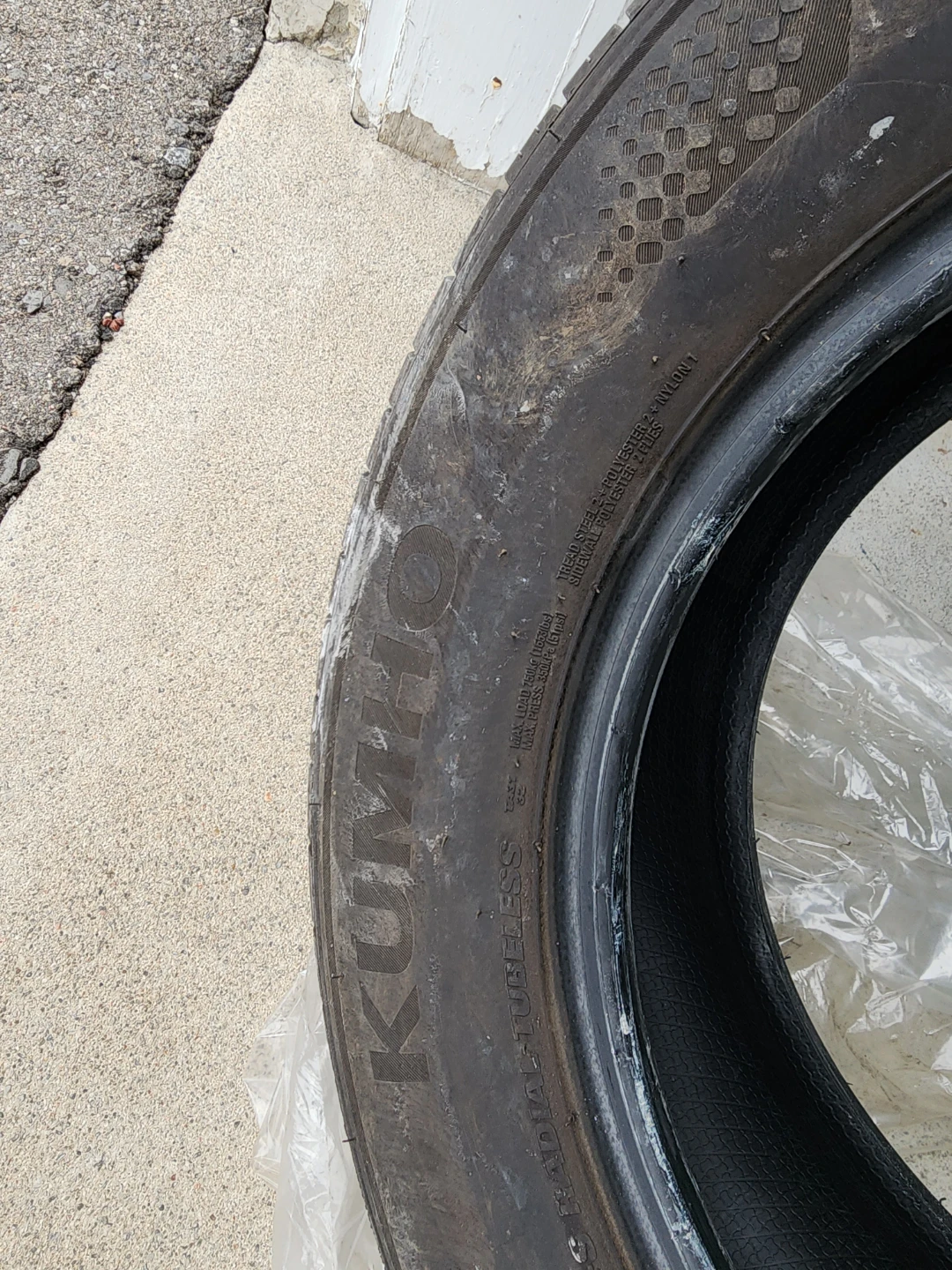 Kumho Solus 215/65R16 98H Tire - photo 3