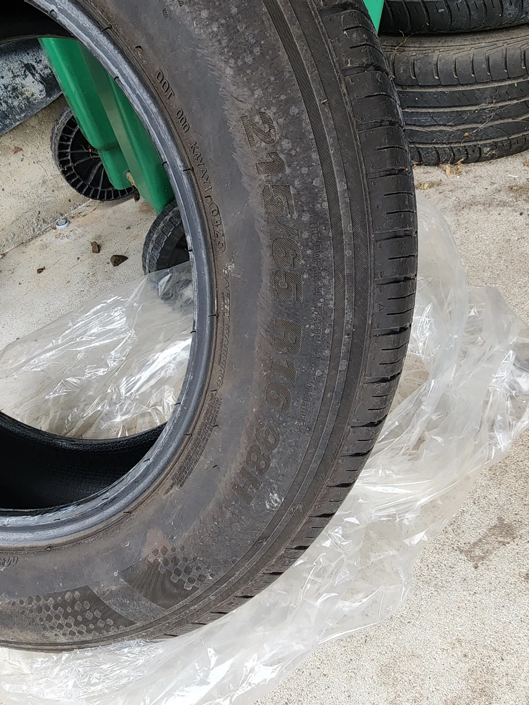 Kumho Solus 215/65R16 98H Tire - photo 5