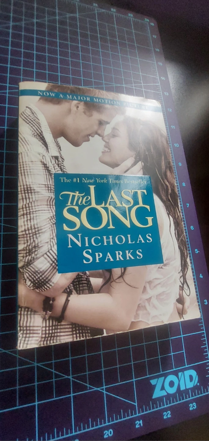 The Last Song by Nicholas Sparks Paperback Book - photo 2
