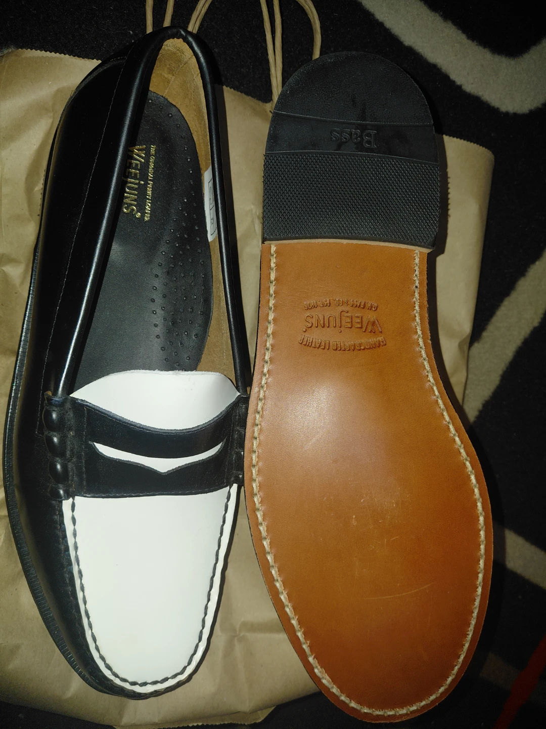 G.H. Bass & Co. Weejuns Penny Loafers Black & White Leather - photo 4