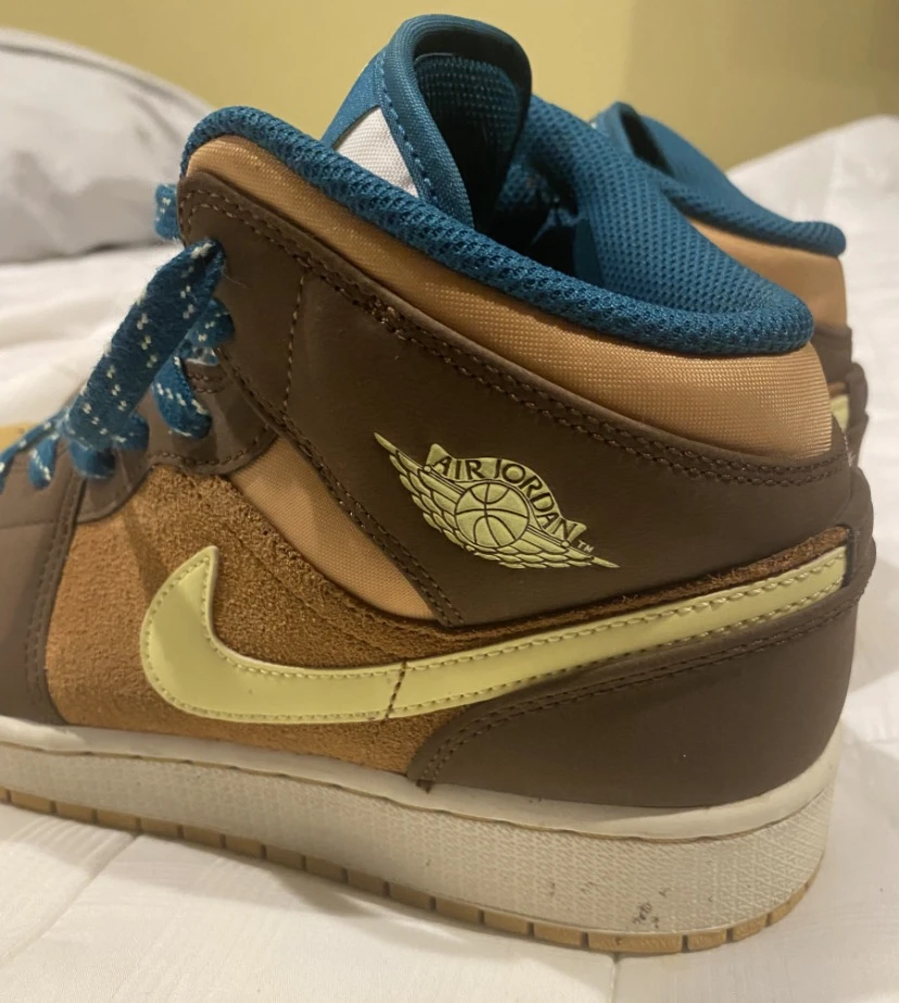 FREE DELIVERY!! Nice like new custom Jordan 1s size 7y $75 - photo 3