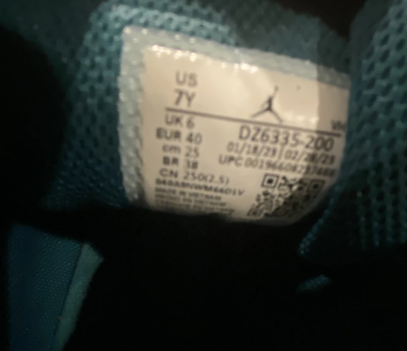 FREE DELIVERY!! Nice like new custom Jordan 1s size 7y $75 - photo 4