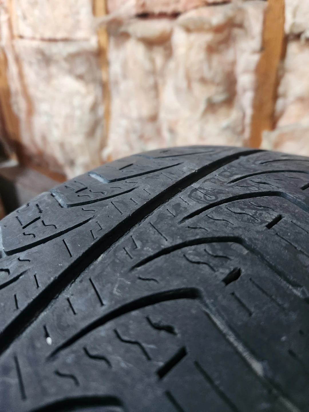(1)-185/65R15 Pirelli P4 All Season Tire