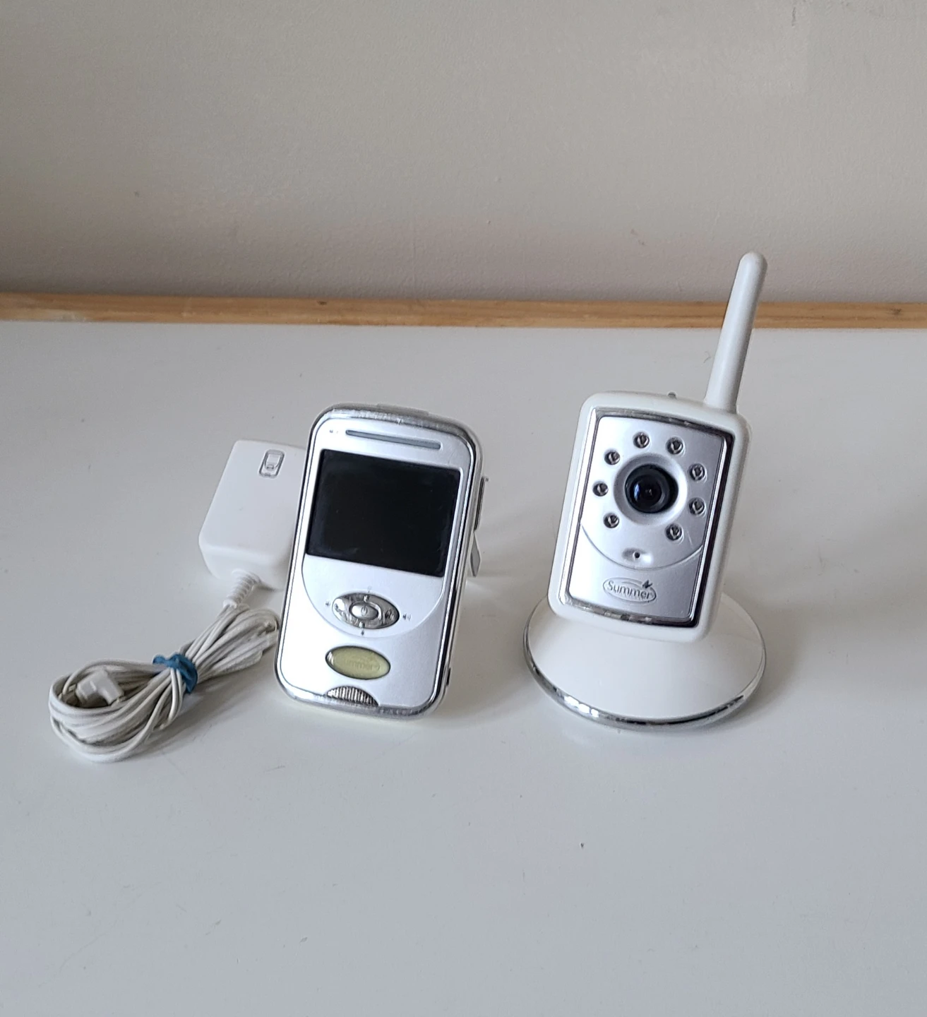 *PENDING PICK-UP* Baby Monitor Needs Camera Power Adapter - photo 2