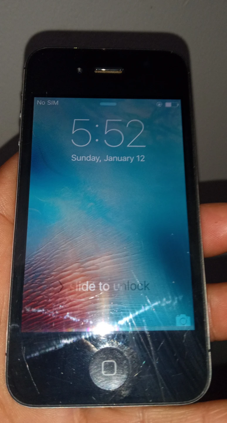 Apple iPhone 4s  Black cellphone