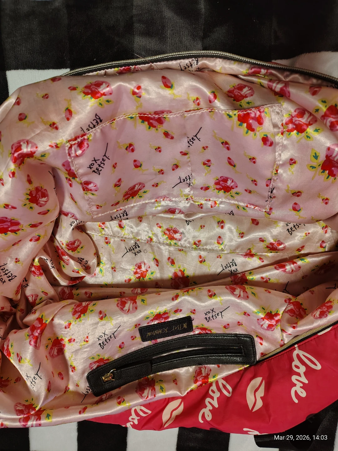 Betsey Johnson Duffel Bag - photo 4