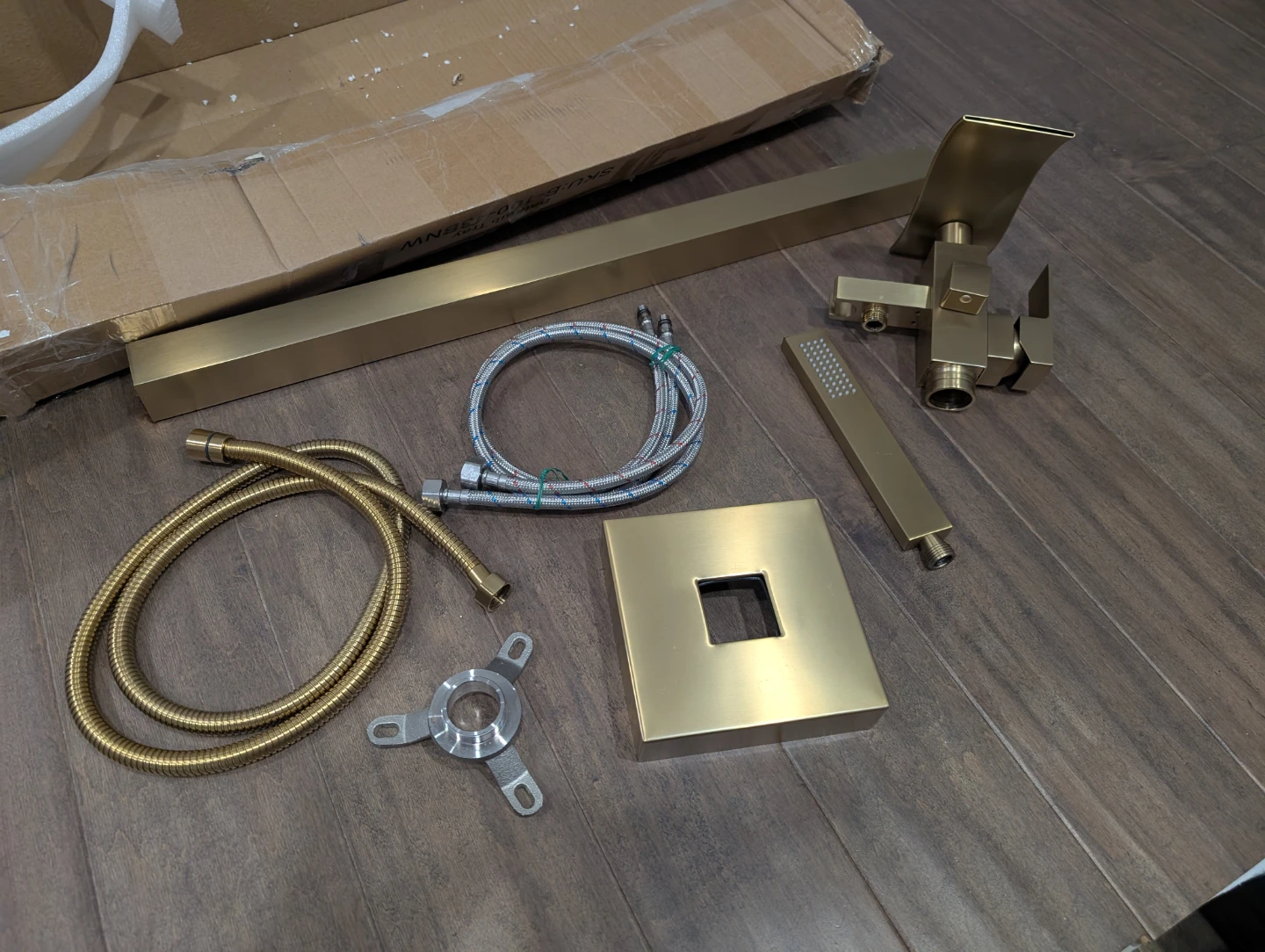 Brand New Gold Freestanding Bathtub Filler Faucet For Sale - photo 4