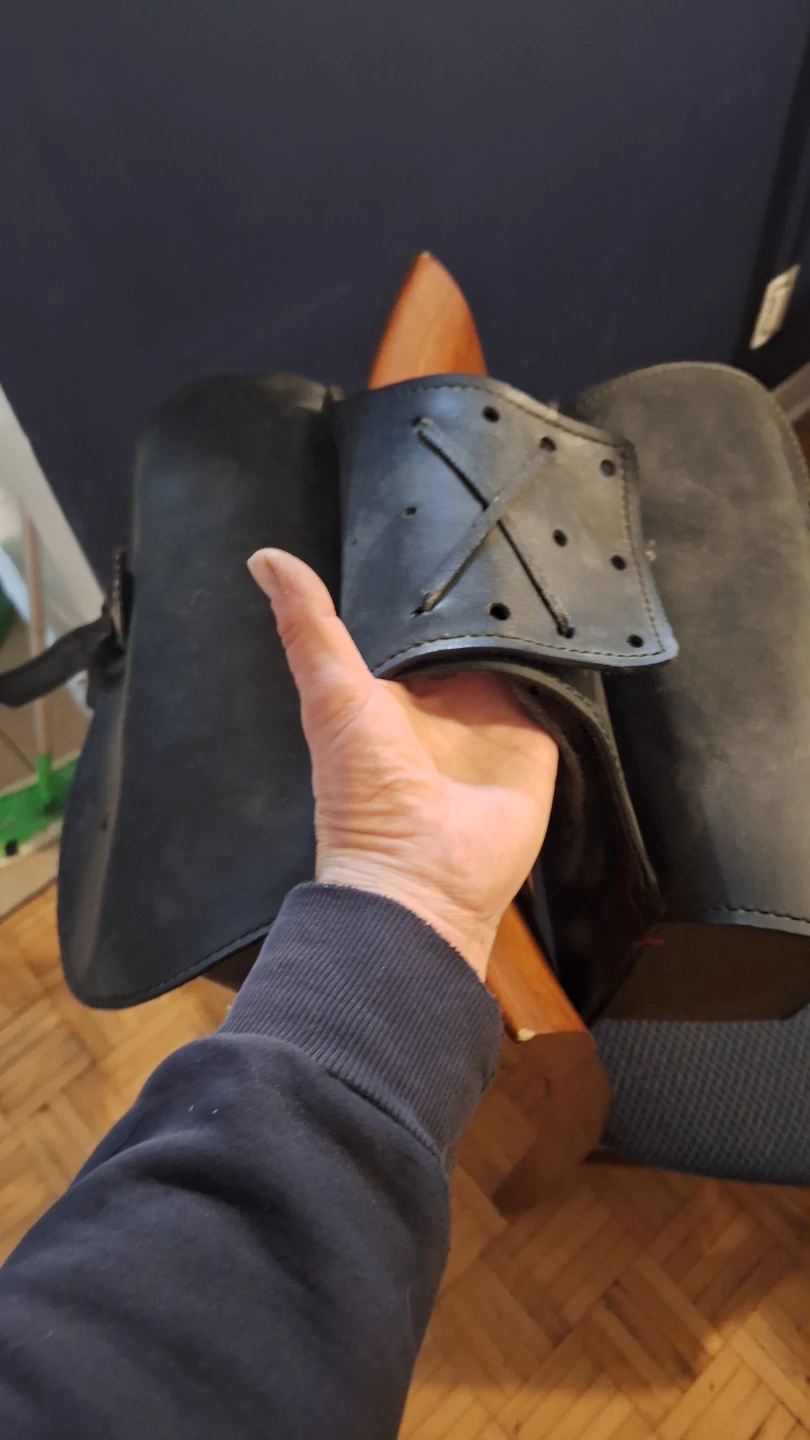 Black Leather Motorcycle Saddlebags - photo 3