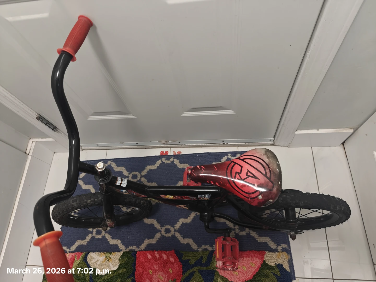 Kids' Bicycle with Avengers Theme - photo 2