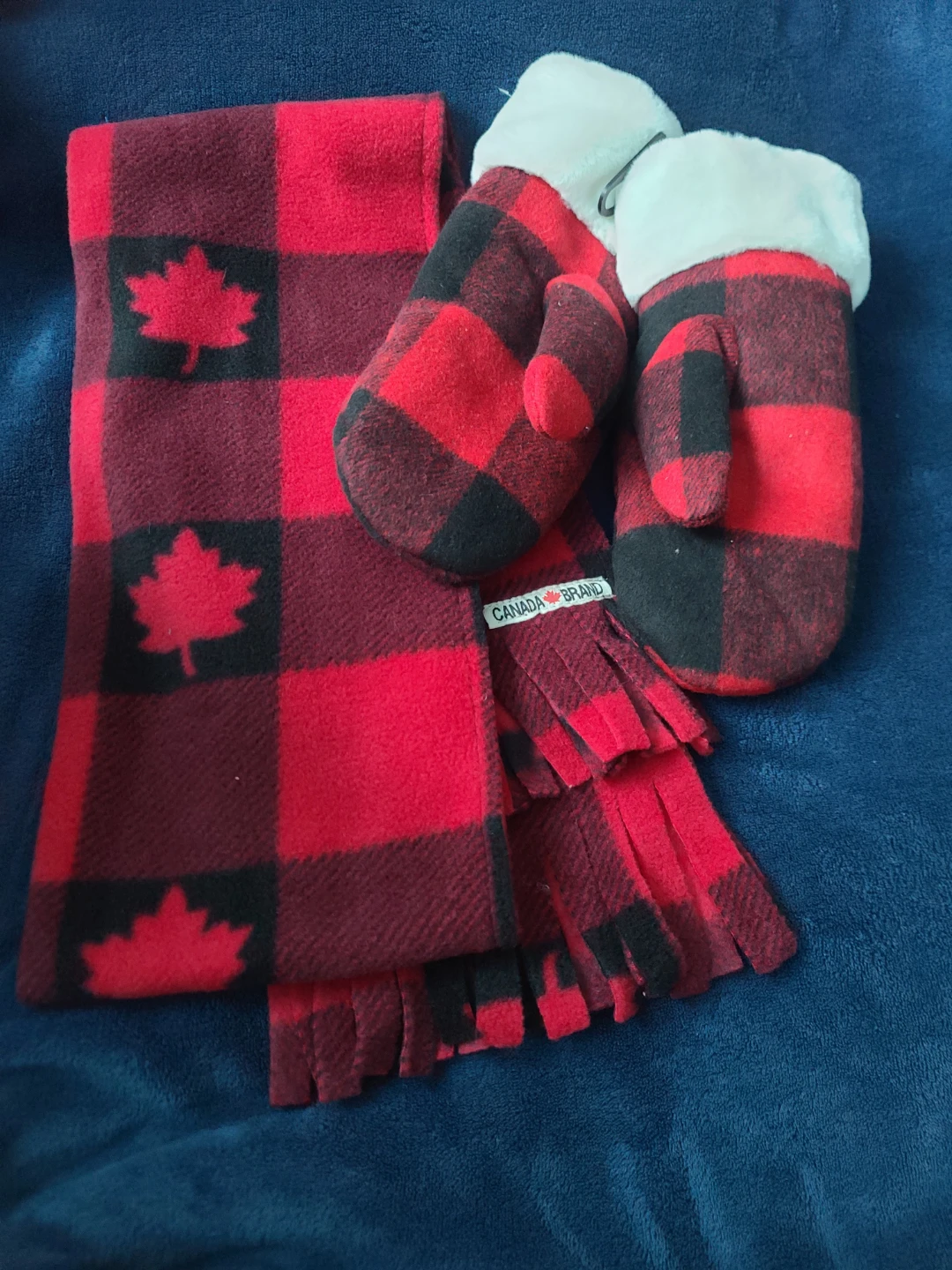 Canada Brand Buffalo Plaid Scarf and Mittens Set