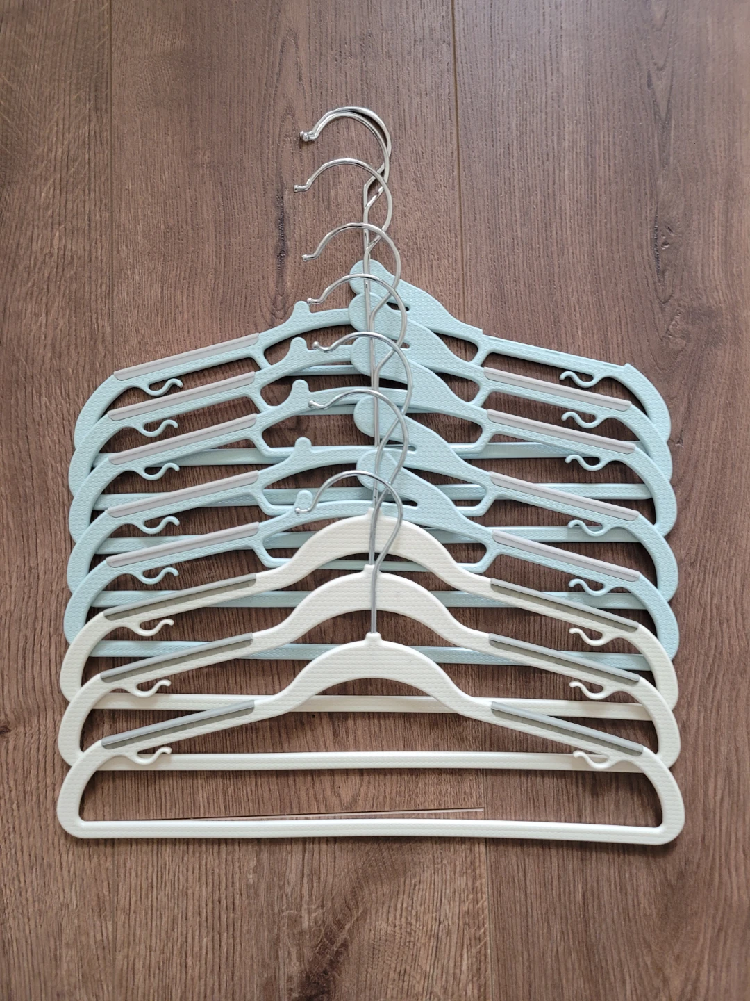 21 Kids Hangers - Plastic and Velvet - photo 2