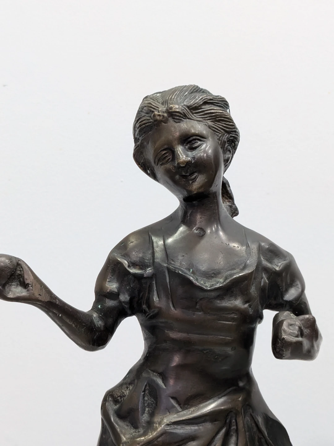 BRONZE SCULPTURE GIRL  - photo 3