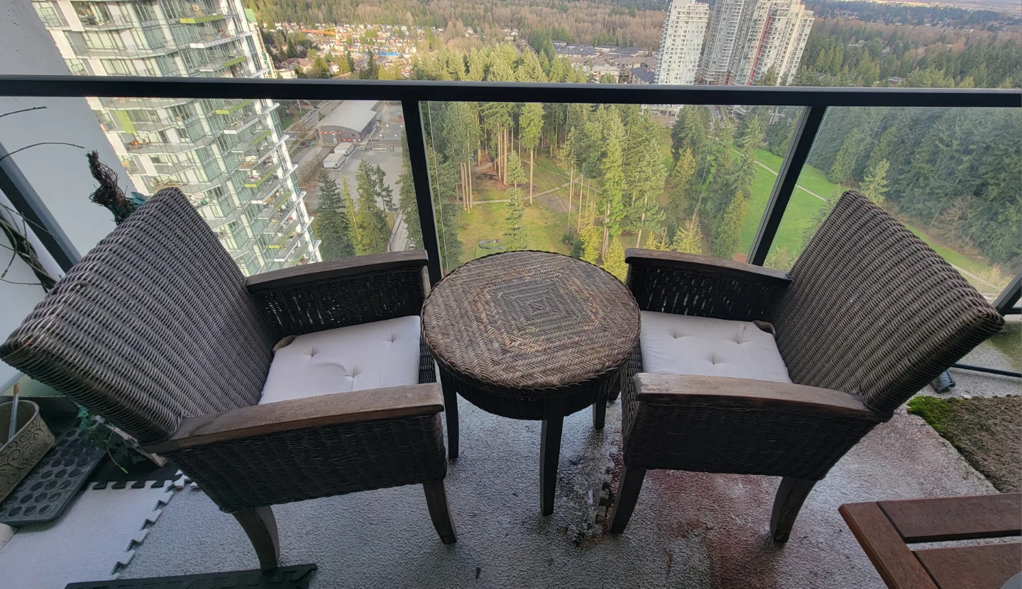 FREE Outdoor Patio Set (2 Chairs + Coffee Table) – Must Go ASAP