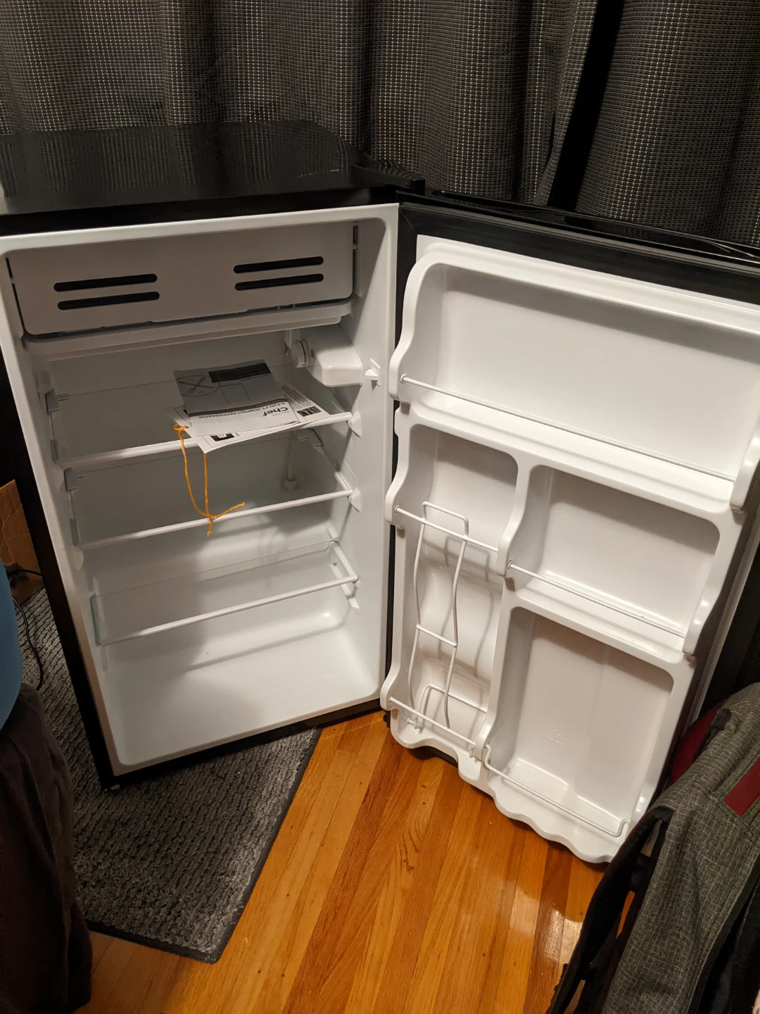 Master Chef 3.3 cu. ft. Compact Refrigerator - photo 3