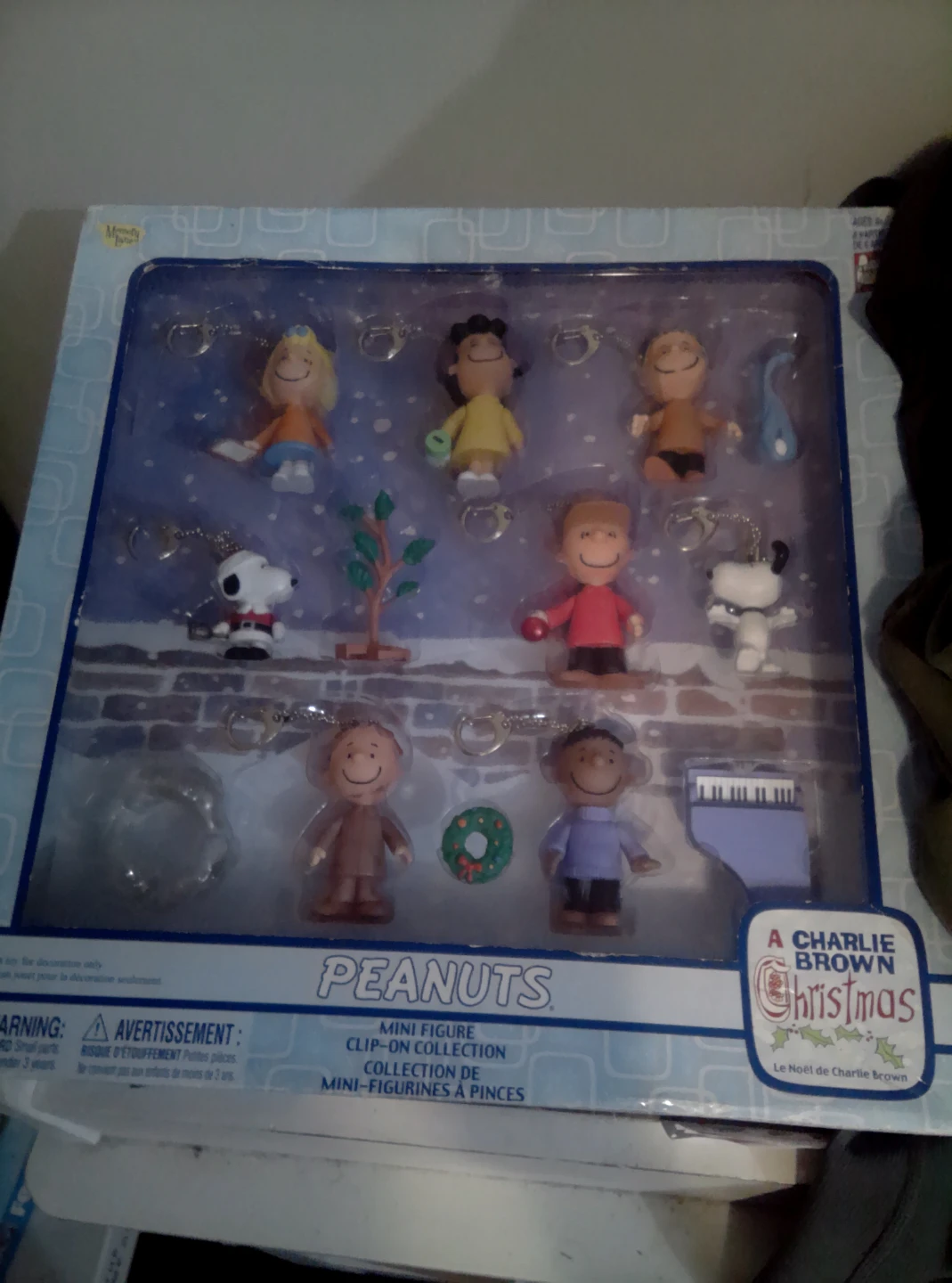 Peanuts A Charlie Brown Christmas Mini Figure Clip-On Collection
