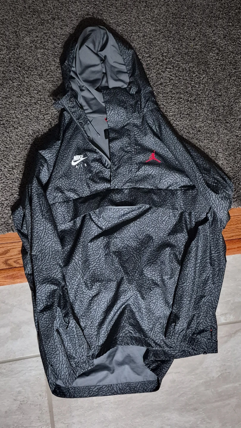 Air Jordan Men’s Medium Spring Jacket – Like New