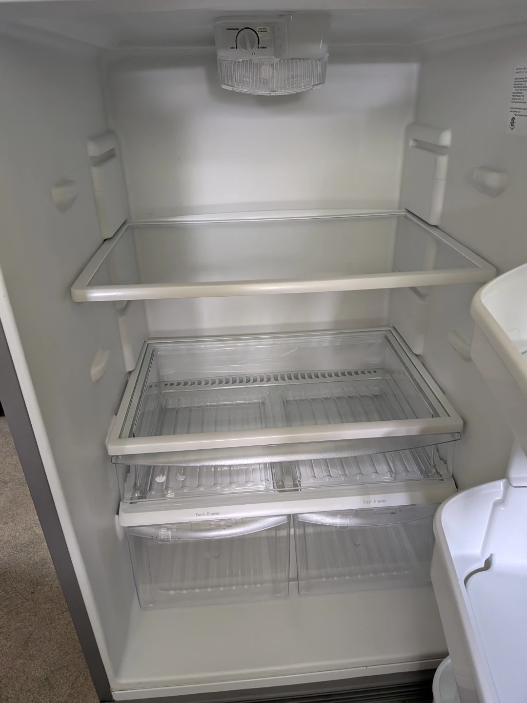 Frigidaire refrigerator FGTR1837TF2 - photo 4