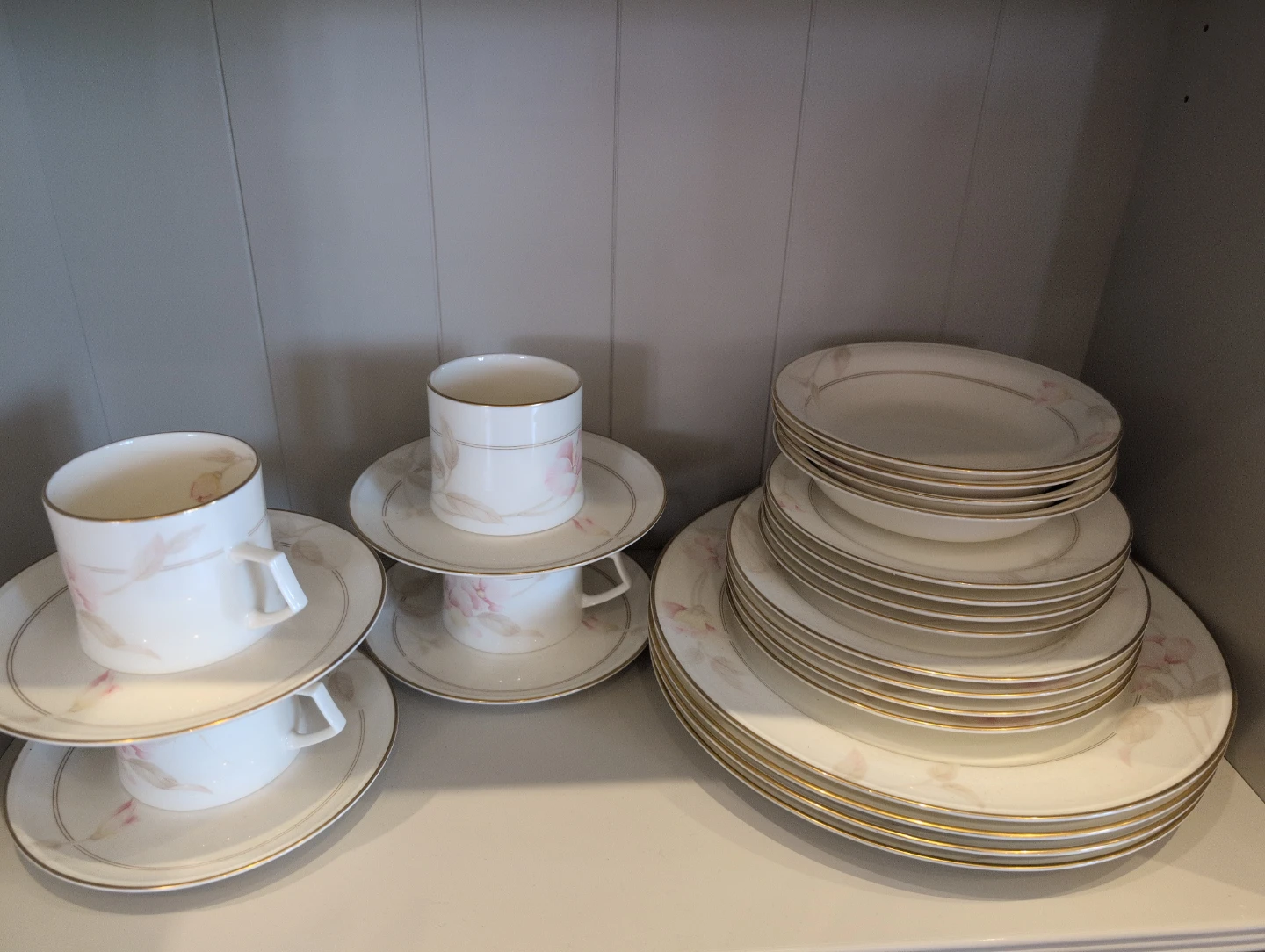 Must go this week! Ivory bone china mikasa Dinnerware Set