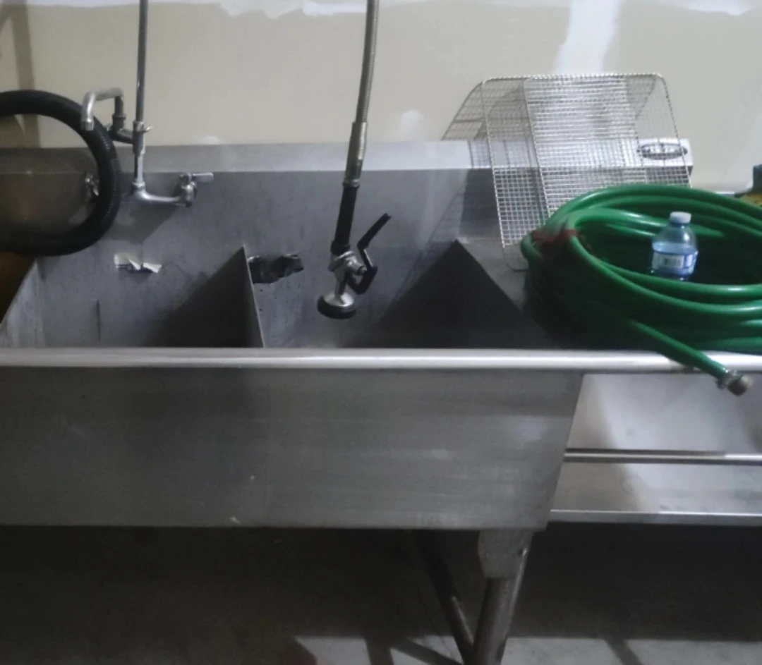 Stainless Steel 3-Compartment Sink with Faucet and Hose