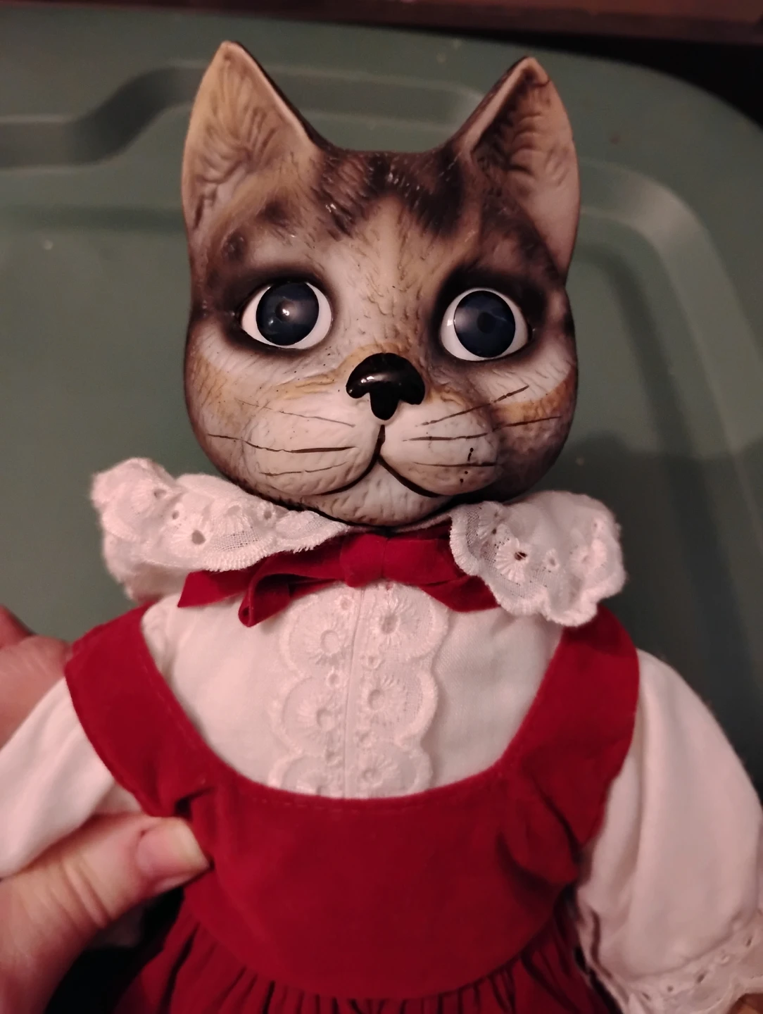 VINTAGE! VICTORIA ASHLEA PORCELAIN CAT MUSICAL DOLL - photo 2