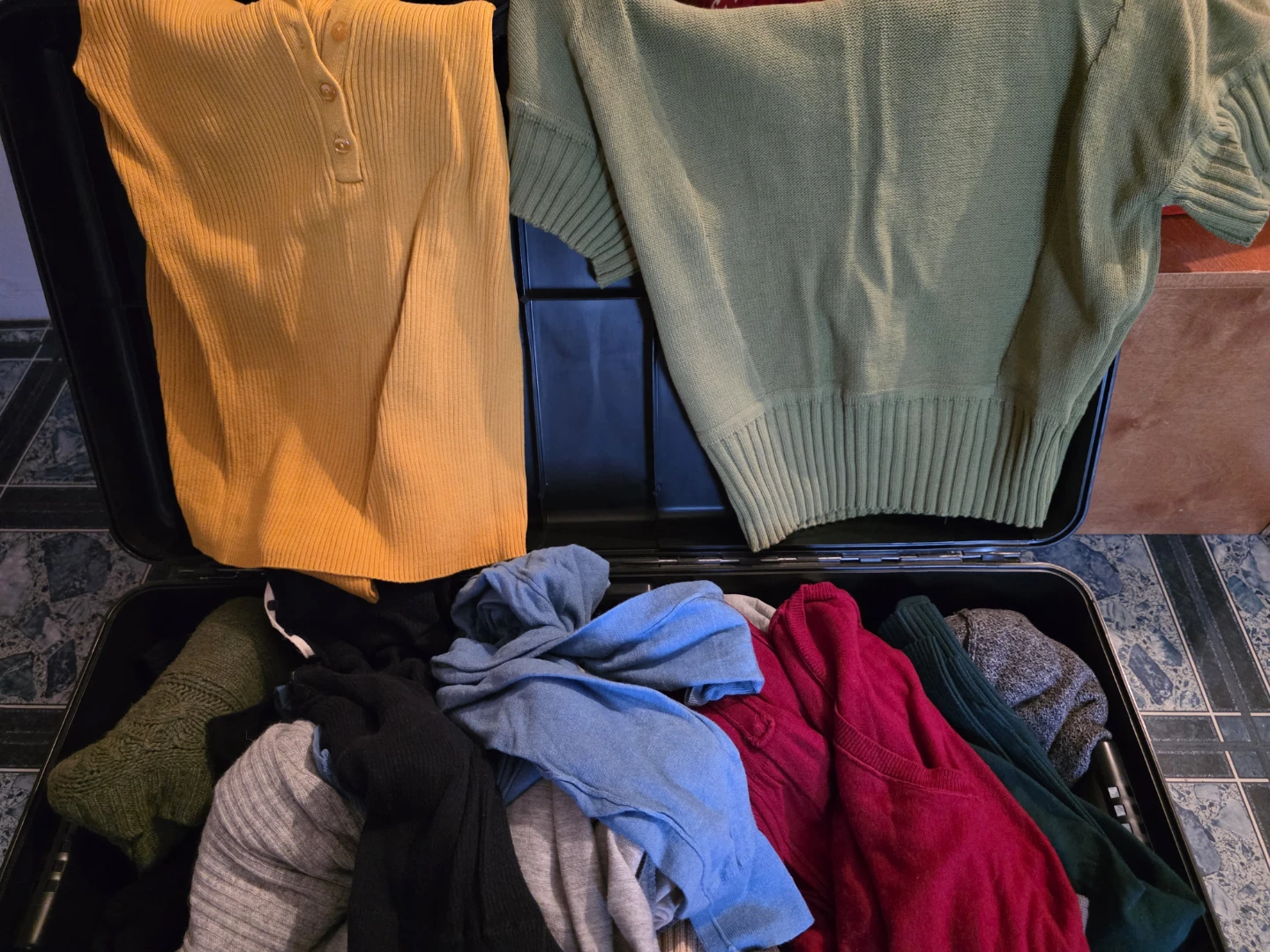Box of clothes & Shoes - photo 3