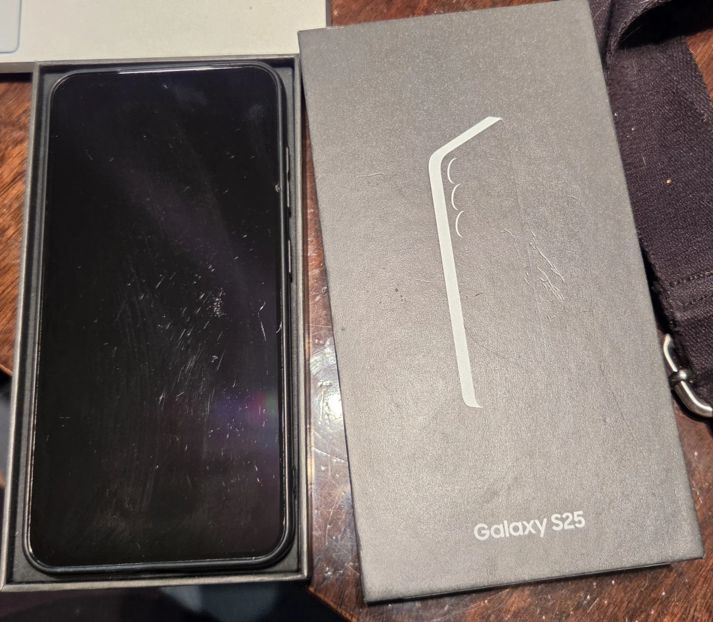 Samsung Galaxy S25 Smartphone - Light Grey