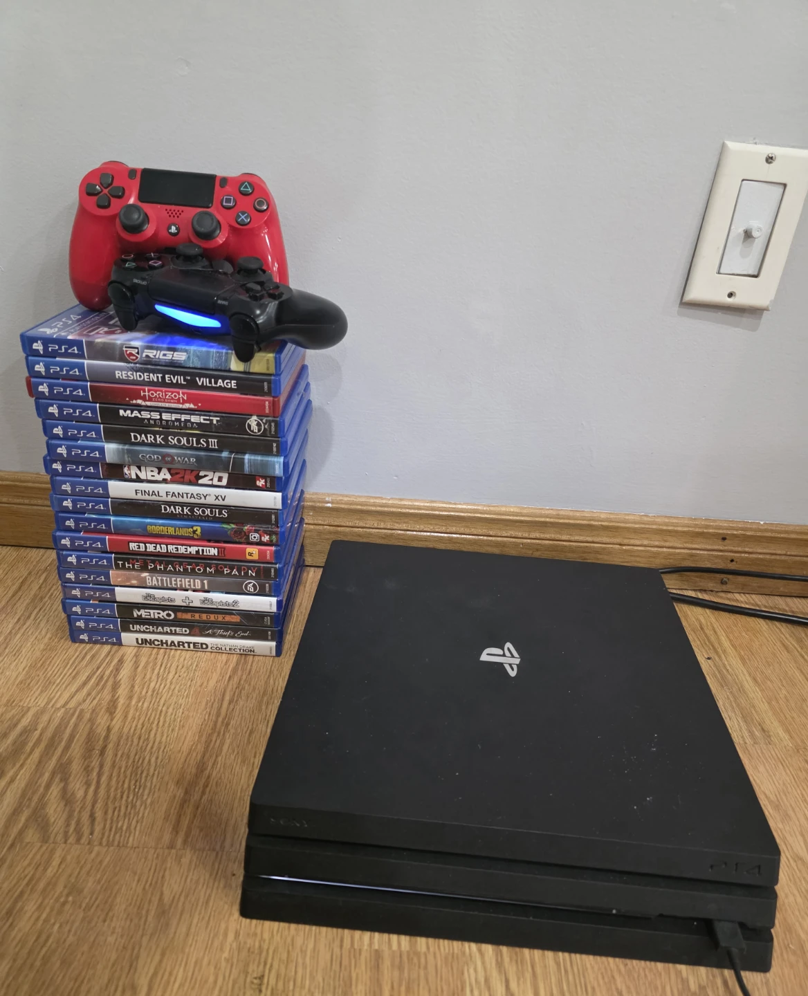 PlayStation 4 Pro + Smart TV  + 17 discs + 2 controllers. 🎮📺